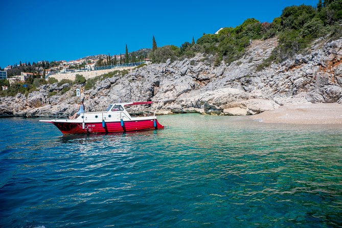 Private boat tour- explore the islands, find hidden caves and try snorkelling - Drinks, equipment, and what to pack