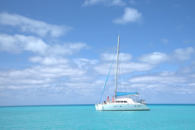 Private Catamaran Swim sail snorkel cliff jumping SUP - Snorkeling in a quiet cove