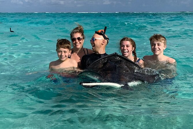 Private Half Day Stingray City, Snorkeling and Starfish Beach Tour - What the strongest guide service looks like