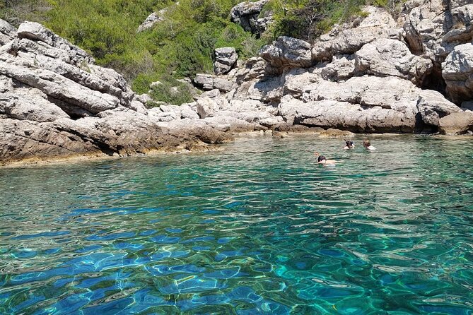 Private luxury speedboat tour-Islands, caves, beaches, snorkeling - Lokrum or Mljet changes the shape of the day
