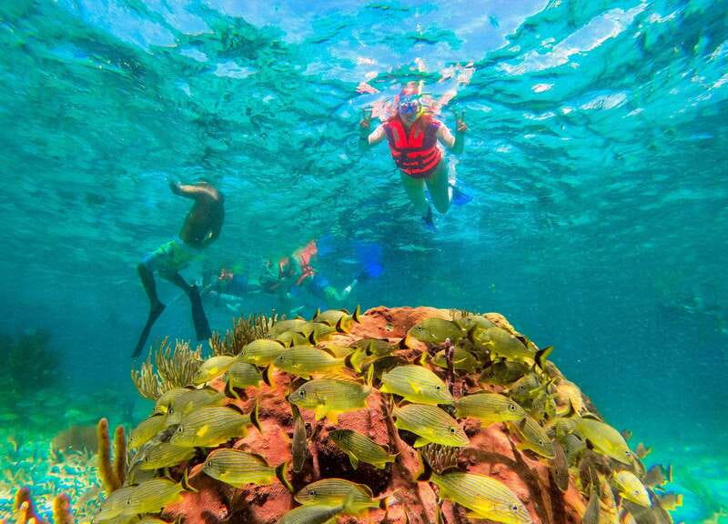 Puerto Morelos: Snorkel, Town Walk, Tequila & Beach Lunch - A short walk through Puerto Morelos