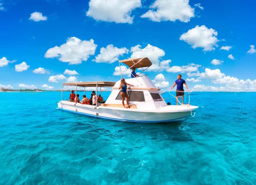 Puerto Morelos: Snorkel, Town Walk, Tequila & Beach Lunch - A safety briefing before the water