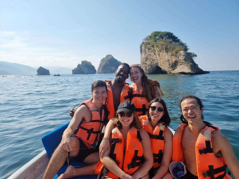 Puerto Vallarta: Los Arcos Islands Boat Tour and Snorkeling - Reaching Mismaloya by local bus