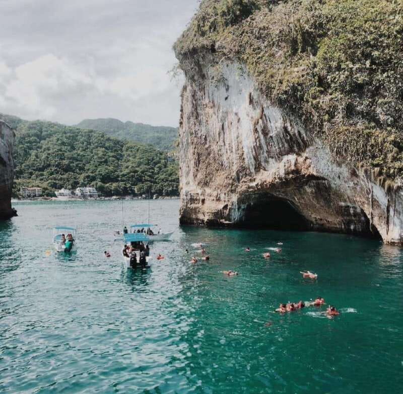 Puerto Vallarta: Los Arcos Islands Boat Tour and Snorkeling - A good setup for nervous swimmers