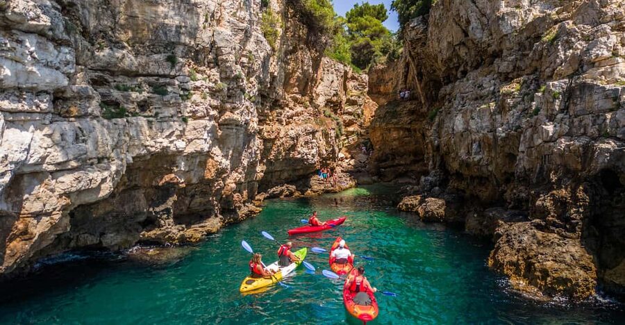 Pula: Kayak Adventure with Cave & Island Snorkeling - Twenty minutes to Grotta di quarzo