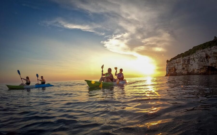 Pula: Kayaking,Snorkeling, Cliff jumping Tour with Wetsuit - The 25-minute safety briefing in Pula