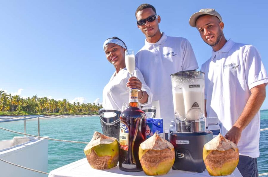 Punta Cana: Marinarium Snorkeling Cruise - The palm-lined natural pool and floating bar