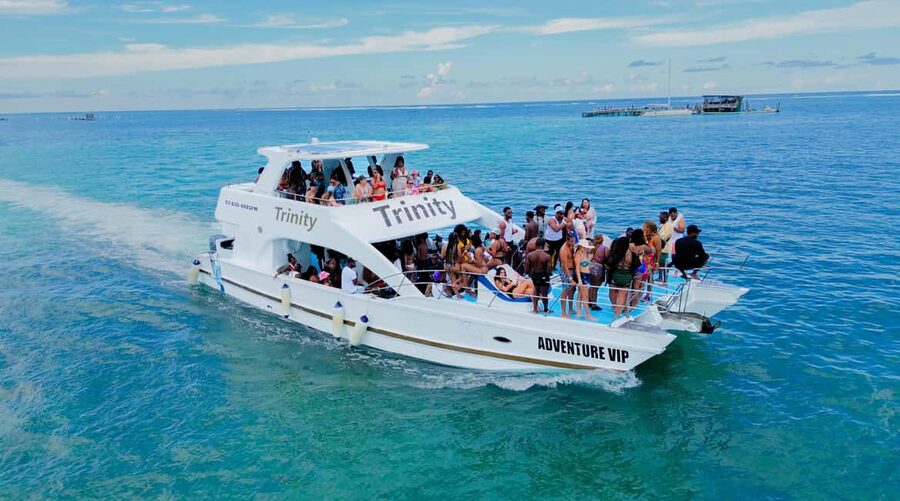 Punta Cana: Party Boat with Snorkeling, Open Bar And Hip Hop - Stop one: snorkeling at the coral reef