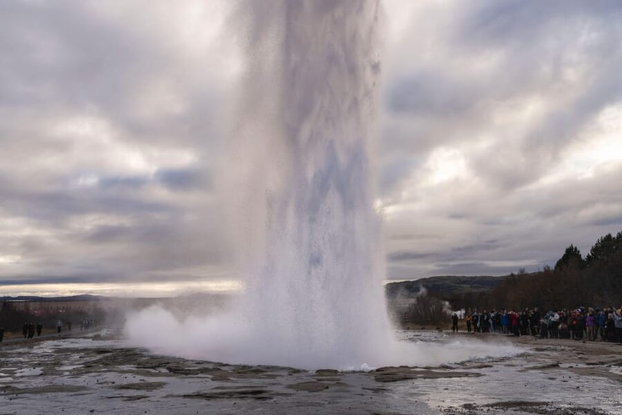 Reykjavík: Golden Circle and Silfra Snorkeling Combo Tour - Þingvellir, where geology meets Icelandic history