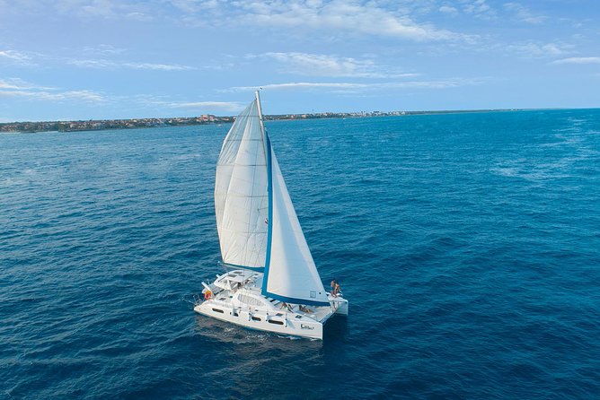 Riviera Maya Luxury Snorkeling Cruise with Lunch and Drinks - Sailing along the Riviera Maya coast