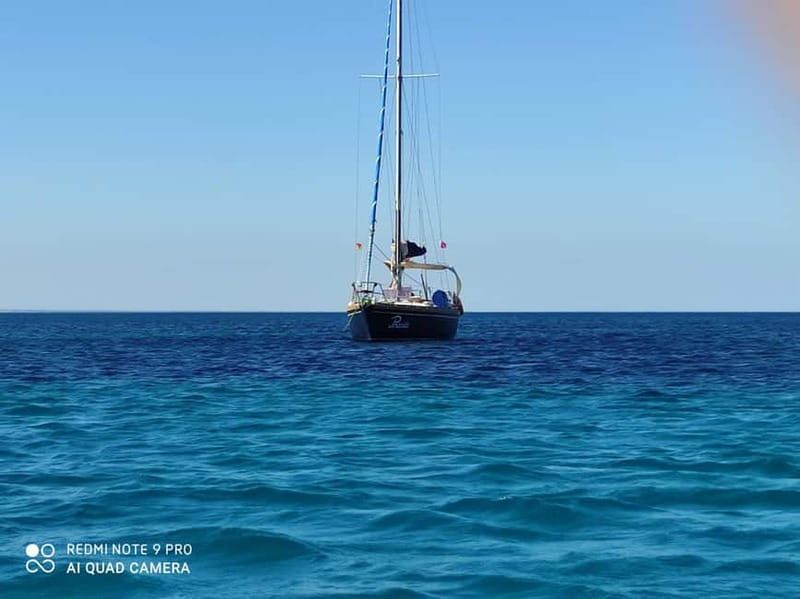 Sailing tour and guided snorkeling a Siracusa - Sailing past cliffs, caves, and open water