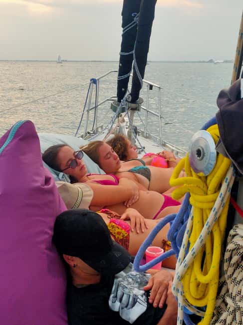 Santa Pola: Sail to Tabarca, snorkel, and enjoy sunset with a tasting - Leaving Santa Pola from Marina Miramar