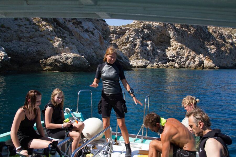 Santa Ponsa: Snorkeling Tour in a Marine Reserve - A short boat ride with a useful advantage