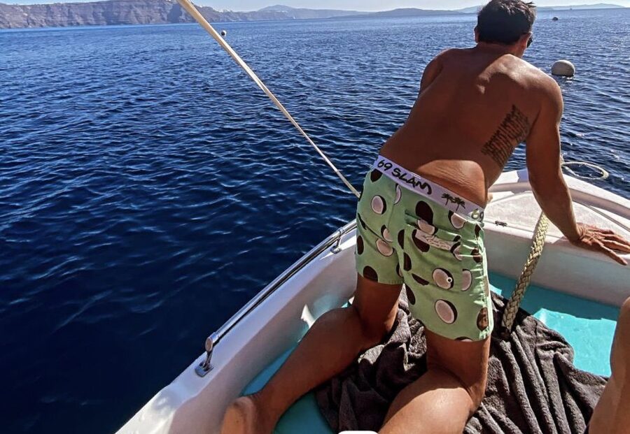 Santorini: License-Free Boat Rental with Snorkeling Gear - Comfort, equipment, and the practical trade-offs