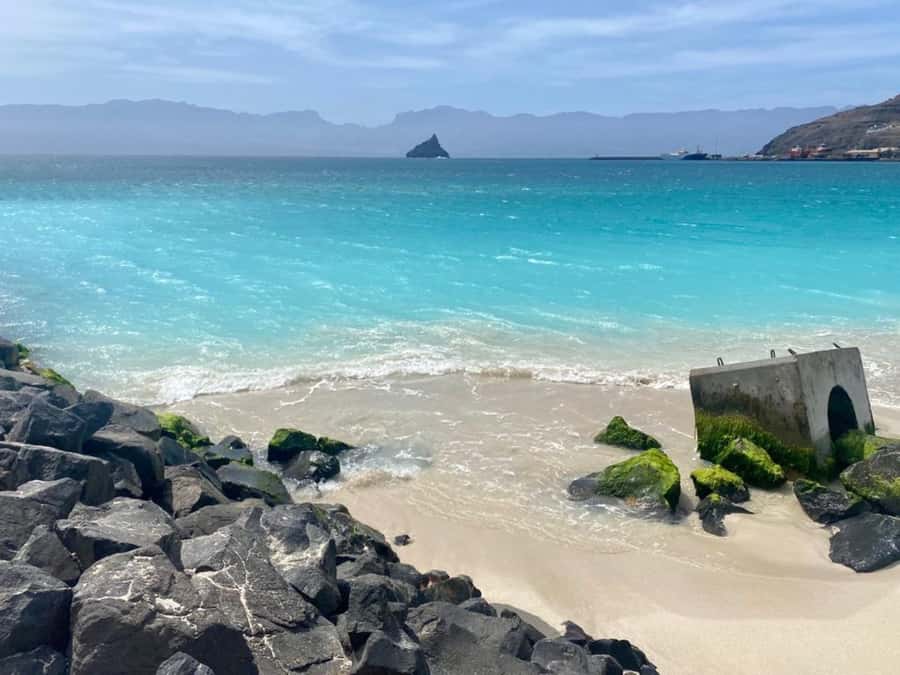 São Vicente: Snorkel with Sea Turtles Adventure - Guide languages and the value of a private group