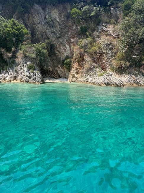 Saranda: Boat tour to 7 destinations end snorkeling - The return route adds a secret beach and turtle cave