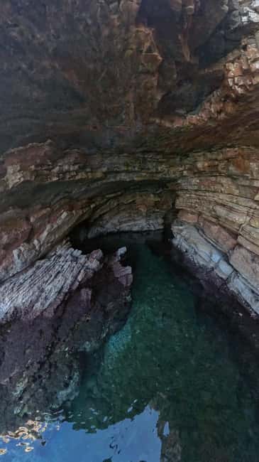 Sarandë: Boat Tour to Kroreza with Snorkel and free Umbrella - Qefal gives you the first proper swim