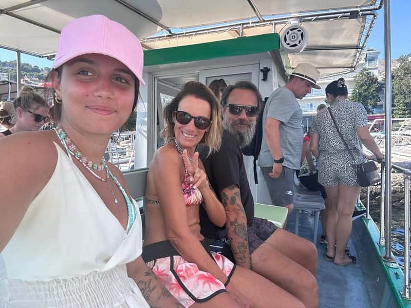 Sarandë:Boat Tour to Kroreza with snorkelling & umbrellas - The crew and the mood on board