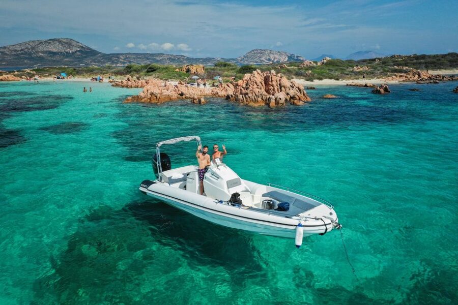Sardegna: Tavolara Boat Tour with Snorkeling - Spiaggia del Dottore: the first long swim
