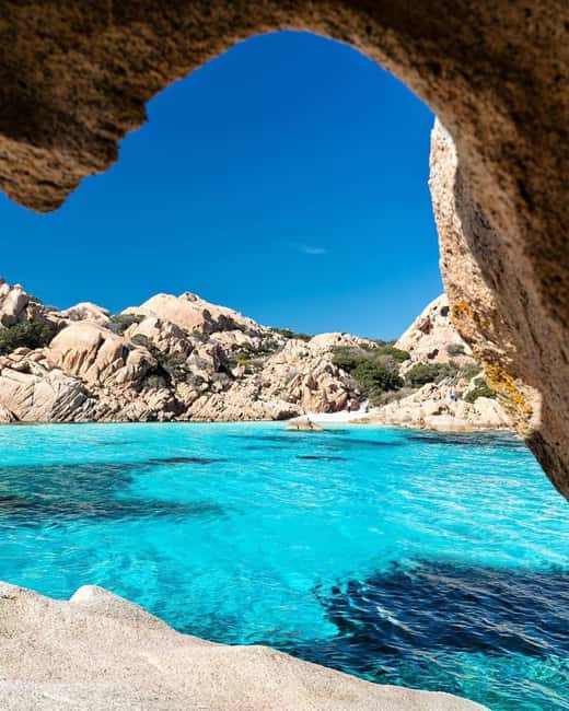 Sardegna: Tavolara Boat Tour with Snorkeling - Punta Spalmatore and Tavolara Island