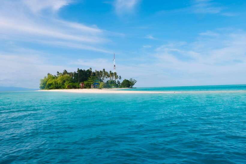 Semporna: Explore 3 Islands Tour Snorkel or Dive & Lunch - The short ride to lunch and the quiet middle stop