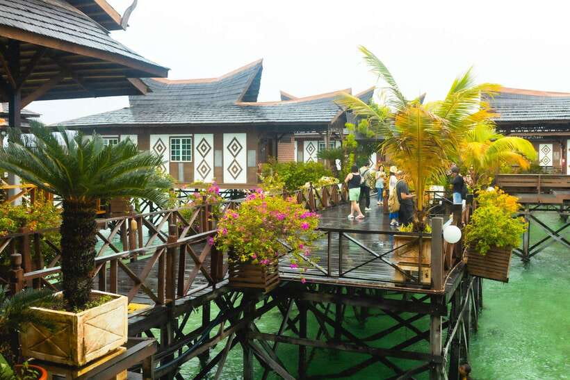 Semporna: Mabul and Kapalai Trip in Snorkel or Dive & Lunch - Lunch on the island