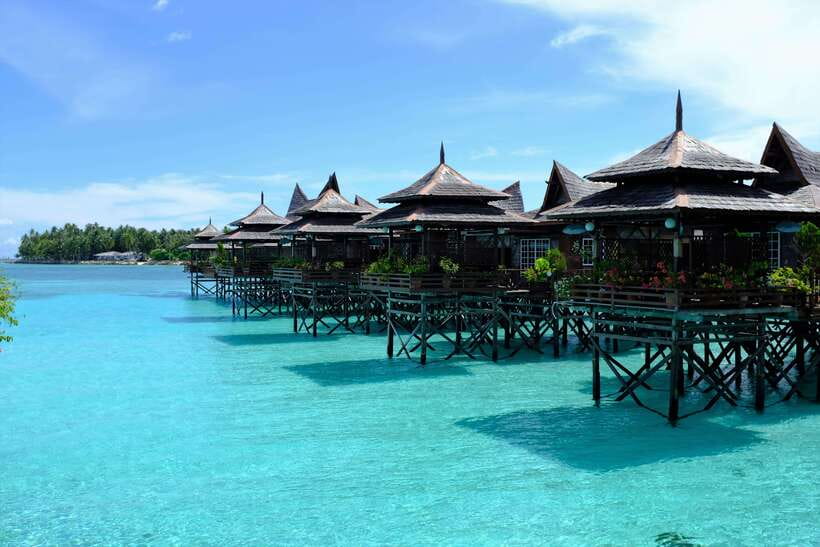 Semporna: Mabul and Kapalai Trip in Snorkel or Dive & Lunch - Leaving Semporna for Mabul by boat