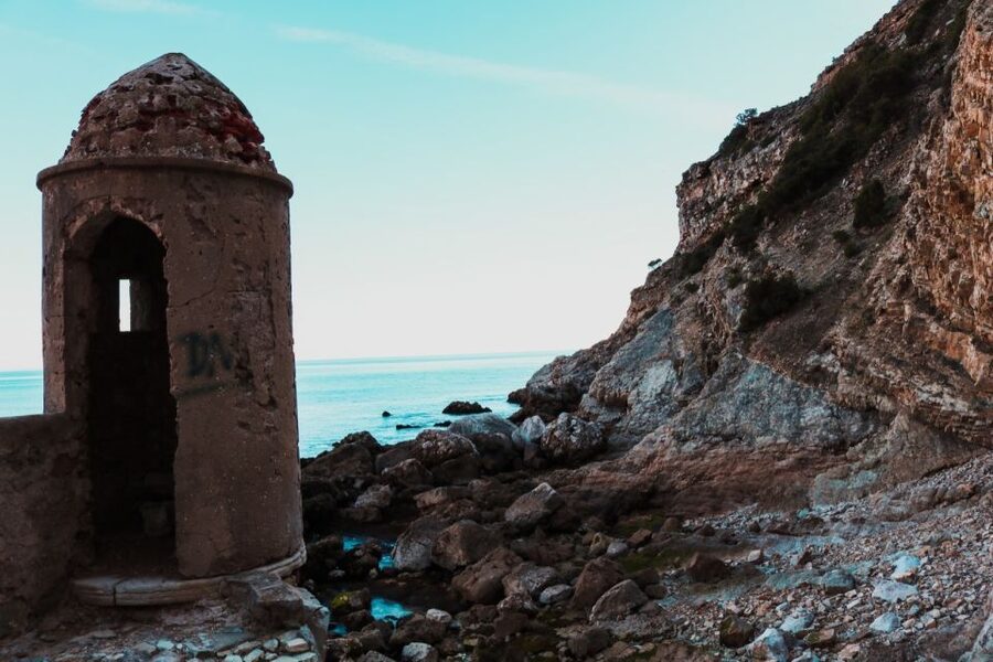 Sesimbra: Arrábida Beaches & Caves Boat Tour with Snorkeling - What $58 buys you