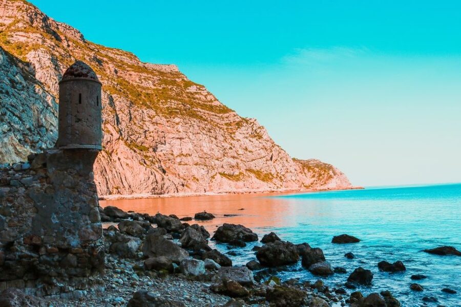 Sesimbra: Arrábida Beaches & Caves Boat Tour with Snorkeling - Who will enjoy this boat trip most