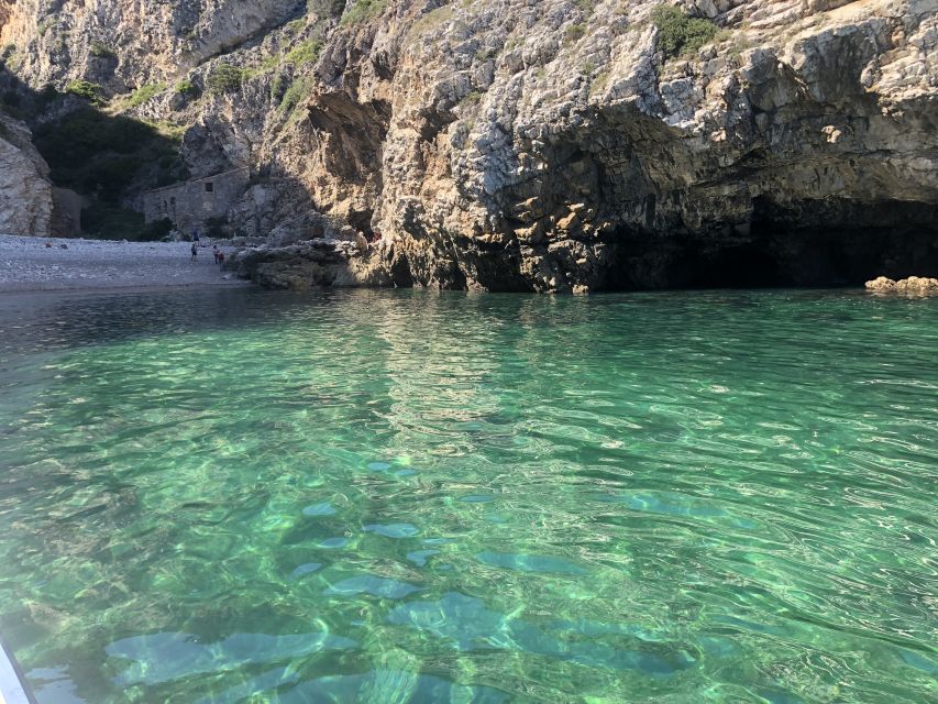 Sesimbra: Arrábida Beaches & Caves Boat Tour with Snorkeling - Practical advice for a smoother outing