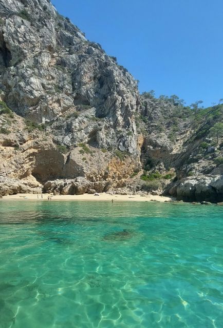Sesimbra: Secret Bays and Beaches Boat Tour with Snorkeling - Why Sesimbra’s coast is best seen from a small boat