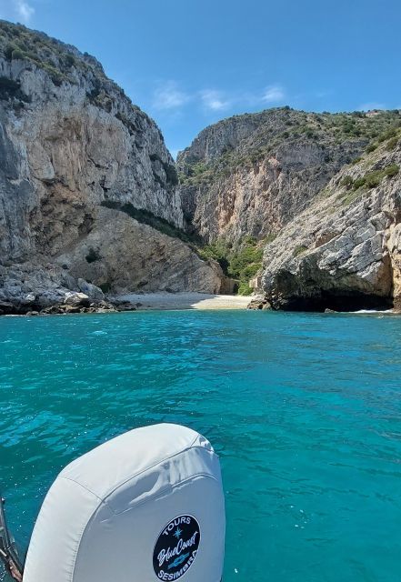 Sesimbra: Secret Bays and Beaches Boat Tour with Snorkeling - Ribeiro do Cavalo brings the classic beach stop