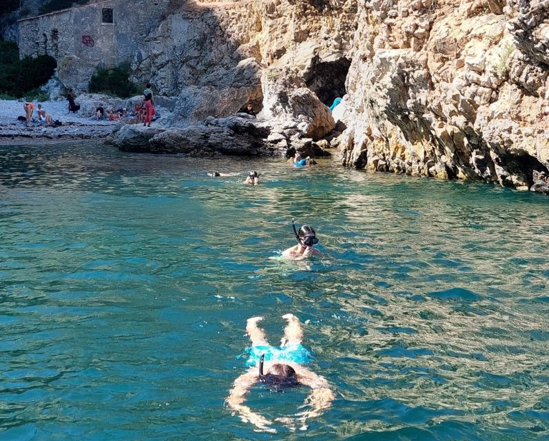 Sesimbra: Secret Bays and Beaches Boat Tour with Snorkeling - What to bring for a comfortable outing