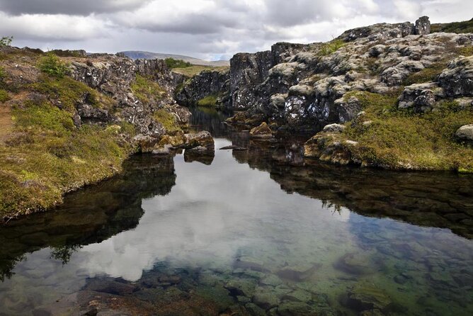 Silfra: Snorkeling Between Tectonic Plates - Meet on Location - A short walk leads to the water