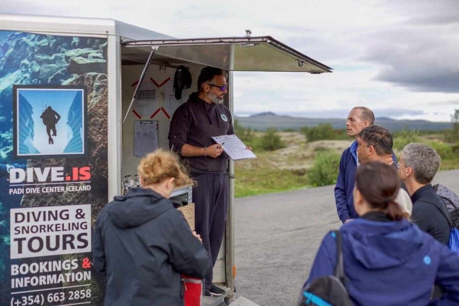 Silfra: Snorkeling Tour Between Tectonic Plates - Who should book this experience?