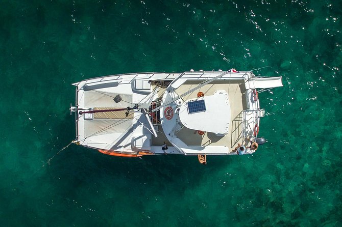 Small Group Snorkeling Cruise with Open Bar and Light Snacks - How the crew shapes the experience