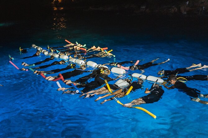 Snorkel with Manta Rays Guaranteed - Why the night setting works so well
