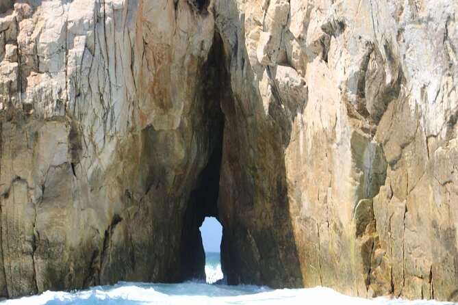 Snorkeling and whale watching Tour in Cabo - The bay cruise connects the stops