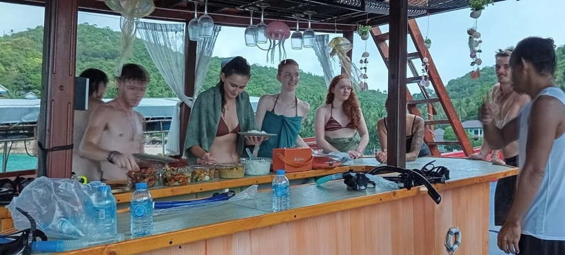 Snorkeling Tour with meals and BBQs - Cocktail - Sunset⭐⭐⭐⭐⭐ - Four snorkel stops, with time to look around