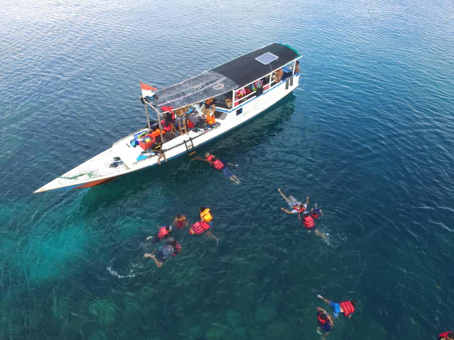 Snorkelling & islandhopping tour Karimunjawa (sharing tour) - Why this Karimunjawa day on the water works