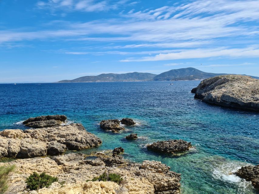 Split: Bisevo, Vis, and Hvar Boat Tour with Snorkel Stops - Komiža on Vis for coffee and a slower start
