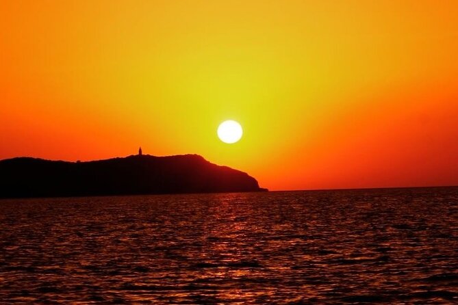 Sunset Beach Tour 3 HS all Inclusive ( Paddle boards , Kayaks & Snorkeling) - Food, drinks, and the onboard mood