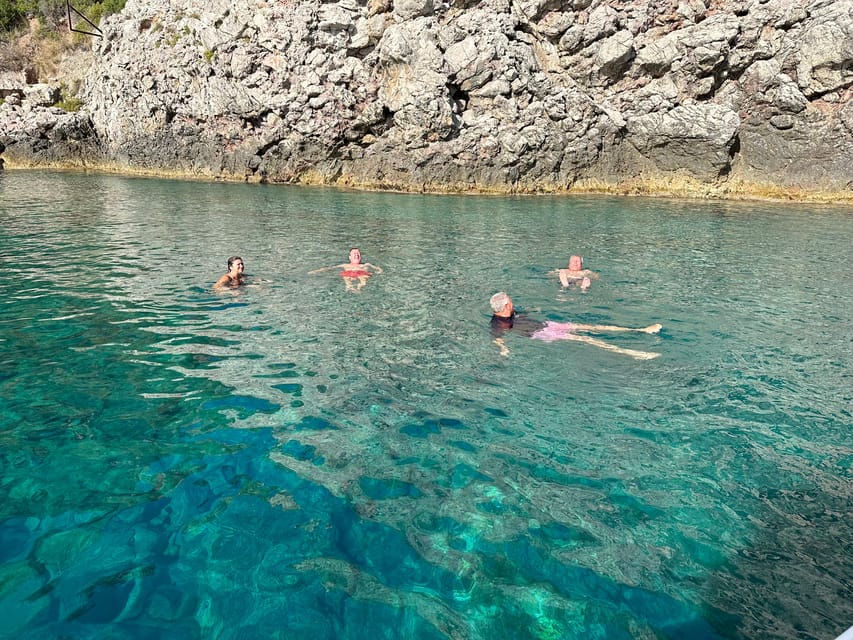 Taormina: Coastline Boat Tour with Aperitif and Snorkeling - What the guide adds to a short tour