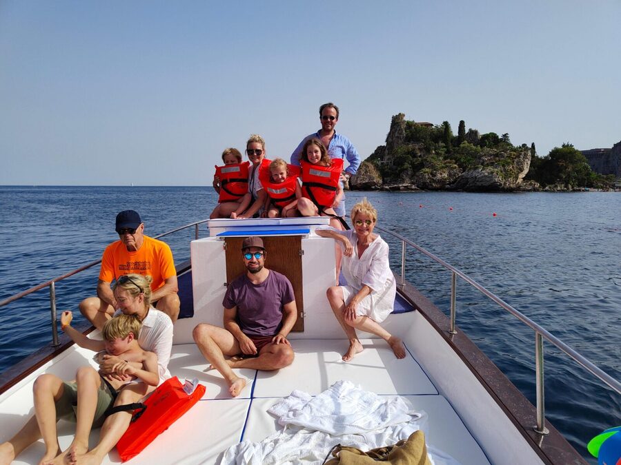 Taormina: Coastline Boat Tour with Aperitif and Snorkeling - Leaving Spisone Beach and getting oriented