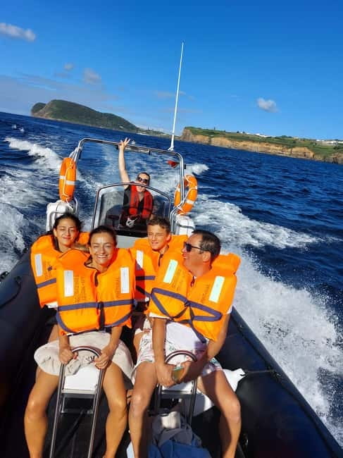 Terceira Island: Ilhéu das Cabras Boat Tour + Snorkeling - The safety briefing and snorkeling instruction