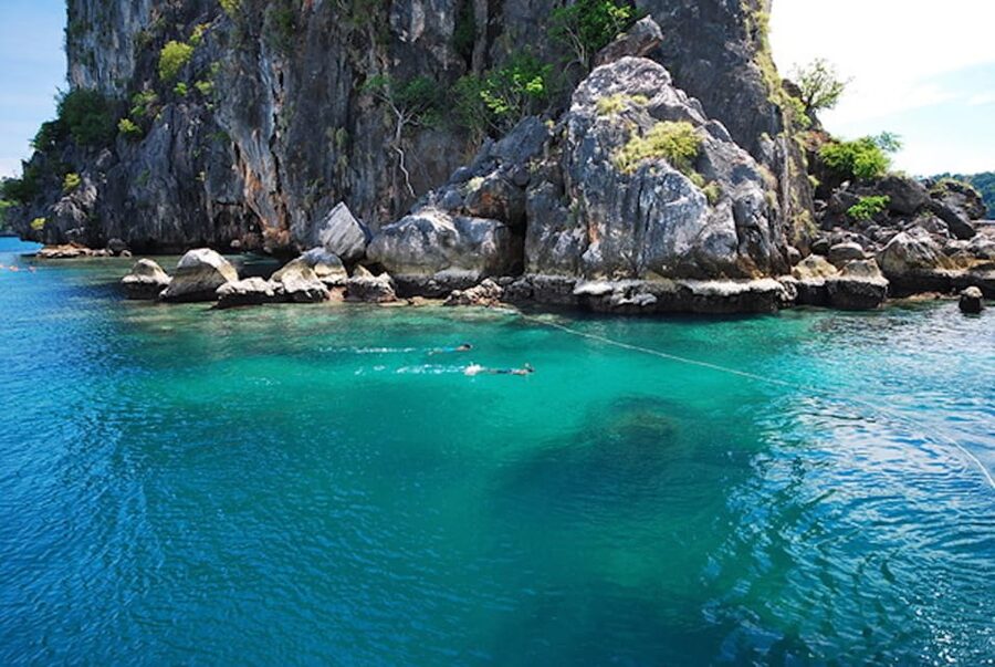 Trang: Emerald Cave, Kradan, Chueak Snorkeling Boat Trip - Boat comfort and what to bring
