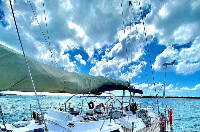 Tropical Dream Snorkel and Dinner Sail in Aruba - Crew service and the private-group advantage