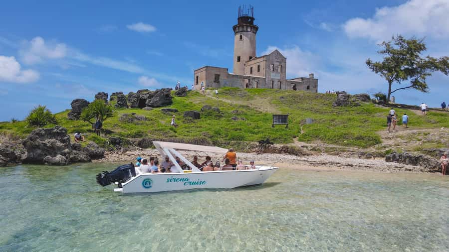 Trou d'Eau Douce: 5 Islands Tour with Snorkeling and BBQ - Margénie Island BBQ and drinks
