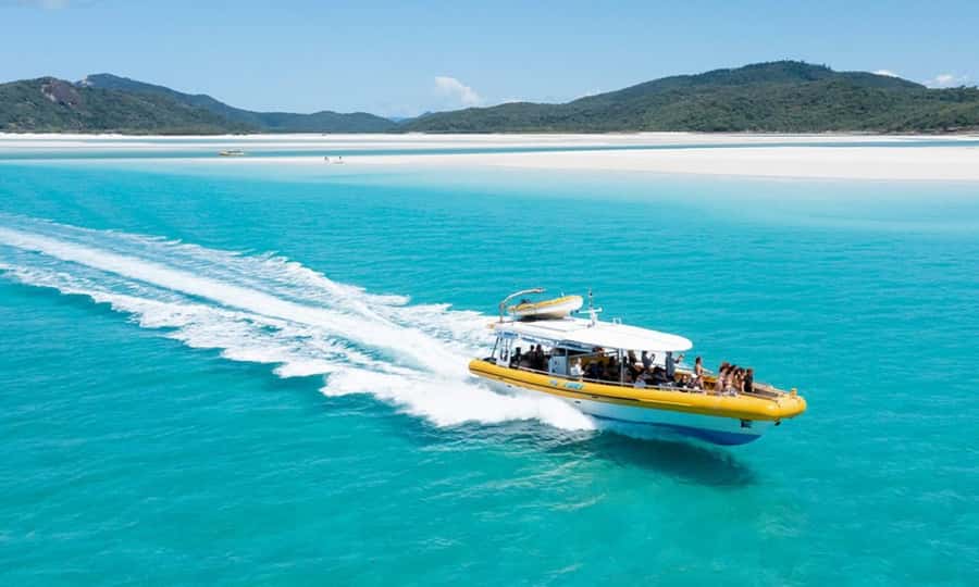 Whitsunday: Whitsunday Islands Tour with Snorkeling & Lunch - Snorkeling on the Great Barrier Reef fringe